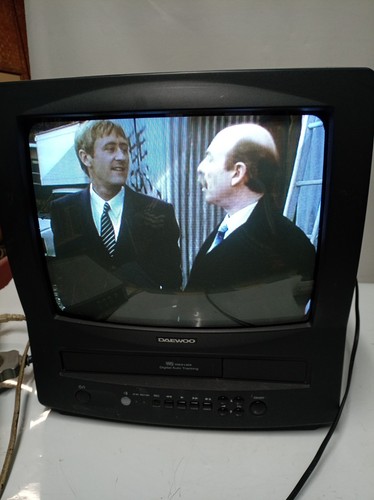 Daewoo crt vhs combo - daewoo,